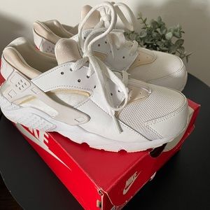 Nike Huaraches size 3 Big Kids